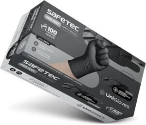 É mostrada uma caixa de Luva Nitrilo Black M, exibindo um punho em uma luva preta. A embalagem contém 100 luvas de tamanho médio, sem látex.