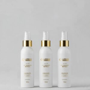 Três frascos brancos de 100 ml com tampas douradas e brancas, com o rótulo "Booster Ativador Liso Blindado Express (Combo 3 unidades)", estão dispostos lado a lado em um fundo cinza claro para resultados instantâneos de alisamento.