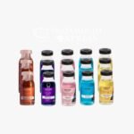 Um conjunto de três pequenos frascos Lizzon com tampas pretas, cada um com um líquido de cor diferente, dispostos em fileiras em um fundo branco; rotulado em português como Kit Power Dose Cronograma Blindado (Combo 3 unidades).