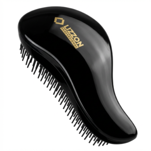 A Escova Desembaraçadora Lizzon preta e curva apresenta cerdas bem espaçadas e o logotipo dourado da Lizzon Professional em sua superfície brilhante, adequada para todos os tipos de cabelo.