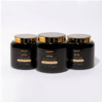 Três frascos pretos de Combo 3 Pré Liss Mascara 1kg (3 unidades) com tampas douradas estão dispostos lado a lado em um fundo branco liso.