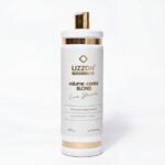 Um frasco branco e dourado com o rótulo Lizzon Professional Volume Control Blond e texto adicional em português. O frasco tem uma tampa dourada e contém 1.000 gramas de produto para cabelo.
